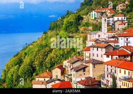 Comer see, Italien, Ansicht von der malerischen Stadt Careno auf einem steilen Berghang gelegen Stockfoto