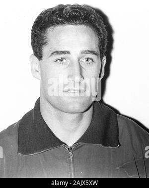 Berlin, Deutschland. 06 Jan, 2020. torwart Legende Hans TILKOWSKI im Alter von 84 vorbei, Archiv Foto; Hans TILKOWSKI, Deutschland, Fußball, goalwart, Porträt, Portrait, Hochformat; am 28. Oktober 1964 in Berlin; | Verwendung der weltweiten Kredit: dpa/Alamy leben Nachrichten Stockfoto