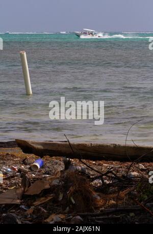 Abgase am Strand Stockfoto