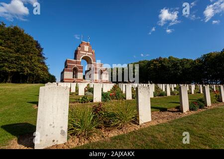 Die Lutyens entworfen, das Denkmal für die Fehlende der Somme Schlacht in Thiepval, Frankreich Stockfoto