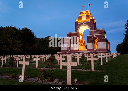 Die Lutyens entworfen, das Denkmal für die Fehlende der Somme Schlacht in Thiepval, Frankreich Stockfoto