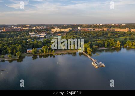 Luftaufnahme einer Anlegestelle in neubrandenburg am tollensesee Stockfoto