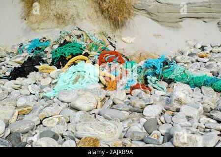 Strand Wurf - Übersicht entsorgt alte Seil Schmutz Stockfoto