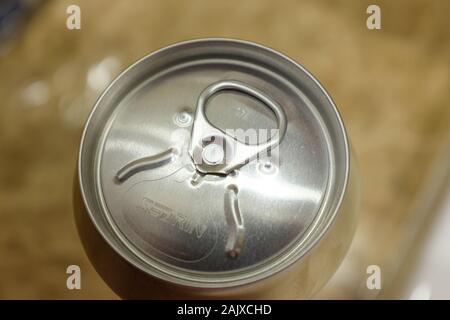Eine Dose mit einem alten Ringzug. Stockfoto