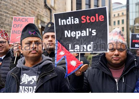 Edinburgh, Schottland, Großbritannien. 6. Januar 2020. Kalapani gehört zu Nepal! Zurück aus Indien. Eine territoriale Karte von der indischen Regierung im Oktober 2019 veröffentlichten porträtiert falsch Nepali Sovereign territories Kalapani, Lipulekh und Limpiyadhura als Teile von Indien. Demonstration vor dem Generalkonsulat von Indien in Rutland Square zu agitieren und über das echte Indien/Nepal Grenzfrage erziehen, bevor es vergessen. Protest von NRNA Schottland organisiert. Quelle: Craig Brown/Alamy leben Nachrichten Stockfoto