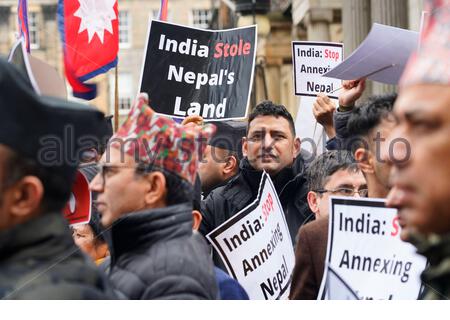 Edinburgh, Schottland, Großbritannien. 6. Januar 2020. Kalapani gehört zu Nepal! Zurück aus Indien. Eine territoriale Karte von der indischen Regierung im Oktober 2019 veröffentlichten porträtiert falsch Nepali Sovereign territories Kalapani, Lipulekh und Limpiyadhura als Teile von Indien. Demonstration vor dem Generalkonsulat von Indien in Rutland Square zu agitieren und über das echte Indien/Nepal Grenzfrage erziehen, bevor es vergessen. Protest von NRNA Schottland organisiert. Quelle: Craig Brown/Alamy leben Nachrichten Stockfoto