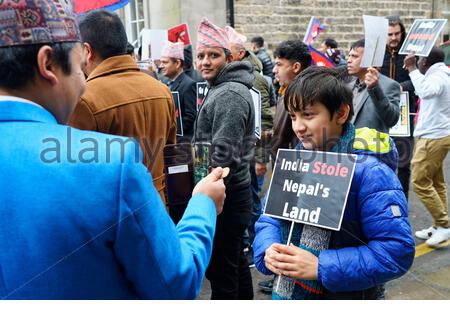 Edinburgh, Schottland, Großbritannien. 6. Januar 2020. Kalapani gehört zu Nepal! Zurück aus Indien. Eine territoriale Karte von der indischen Regierung im Oktober 2019 veröffentlichten porträtiert falsch Nepali Sovereign territories Kalapani, Lipulekh und Limpiyadhura als Teile von Indien. Demonstration vor dem Generalkonsulat von Indien in Rutland Square zu agitieren und über das echte Indien/Nepal Grenzfrage erziehen, bevor es vergessen. Protest von NRNA Schottland organisiert. Quelle: Craig Brown/Alamy leben Nachrichten Stockfoto