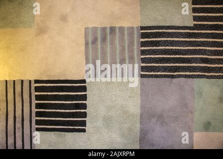 Textur von Textil Teppich mit Muster in Beige, Grau und Schwarz Farben Stockfoto