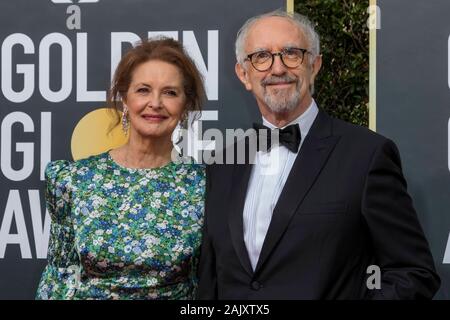 Beverly Hills, Los Angeles, USA. 05 Jan, 2020. Jonathan Pryce und Kate Fahy nehmen an der 77. jährlichen Golden Globe Awards, Golden Globes, im Beverly Hilton Hotel in Beverly Hills, Los Angeles, USA, am 05. Januar 2020. | Verwendung der weltweiten Kredit: dpa Picture alliance/Alamy leben Nachrichten Stockfoto