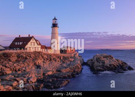 Portland Head Lighthouse bei Sonnenaufgang. Cape Elizabeth, Maine. Stockfoto