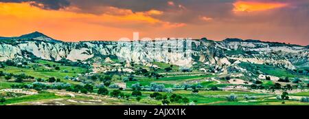 Sonnenuntergang über den Nationalpark Göreme in der Türkei Stockfoto