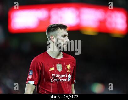 Anfield, Liverpool, Merseyside, UK. 5 Jan, 2020. Für den englischen FA Cup Fußball, Liverpool gegen Everton; Nat Phillips von Liverpool - Streng redaktionelle Verwendung. Keine Verwendung mit nicht autorisierten Audio-, Video-, Daten-, Spielpläne, Verein/liga Logos oder "live" Dienstleistungen. On-line-in-Match mit 120 Bildern beschränkt, kein Video-Emulation. Keine Verwendung in Wetten, Spiele oder einzelne Verein/Liga/player Publikationen Quelle: Aktion plus Sport/Alamy leben Nachrichten Stockfoto