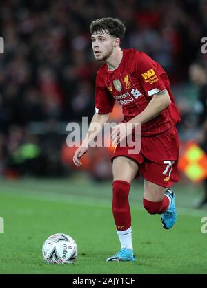 Anfield, Liverpool, Merseyside, UK. 5 Jan, 2020. Für den englischen FA Cup Fußball, Liverpool gegen Everton; Neco Williams von Liverpool steuert die Kugel - Streng redaktionelle Verwendung. Keine Verwendung mit nicht autorisierten Audio-, Video-, Daten-, Spielpläne, Verein/liga Logos oder "live" Dienstleistungen. On-line-in-Match mit 120 Bildern beschränkt, kein Video-Emulation. Keine Verwendung in Wetten, Spiele oder einzelne Verein/Liga/player Publikationen Quelle: Aktion plus Sport/Alamy leben Nachrichten Stockfoto