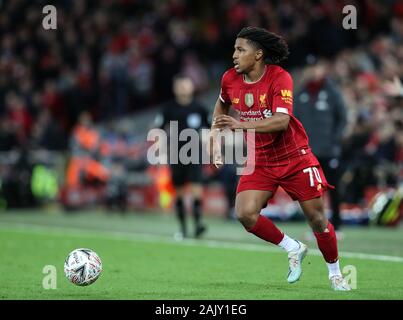 Anfield, Liverpool, Merseyside, UK. 5 Jan, 2020. Für den englischen FA Cup Fußball, Liverpool gegen Everton; Yasser Larouci von Liverpool läuft mit dem Ball - Streng redaktionelle Verwendung. Keine Verwendung mit nicht autorisierten Audio-, Video-, Daten-, Spielpläne, Verein/liga Logos oder "live" Dienstleistungen. On-line-in-Match mit 120 Bildern beschränkt, kein Video-Emulation. Keine Verwendung in Wetten, Spiele oder einzelne Verein/Liga/player Publikationen Quelle: Aktion plus Sport/Alamy leben Nachrichten Stockfoto