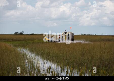 Erkundung des Everglades National Park durch eine kultige Flugsotour mit malerischen Reflexionen (Everglades, Miami, Florida, USA) Stockfoto