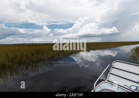 Erkundung des Everglades National Park durch eine kultige Flugsotour mit malerischen Reflexionen (Everglades, Miami, Florida, USA) Stockfoto