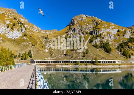 Lago Fedaia (Fedaia See), Val di Fassa, Trentino Alto Adige, einem künstlichen See und ein Damm in der Nähe von Canazei Stadt, am Fuße der Marmolada Massiv entfernt. Stockfoto