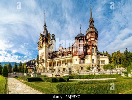 Landschaft mit Schloss Peles, Sinaia, Rumänien Stockfoto