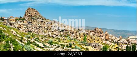 Anzeigen von Uchisar von Taubental in Kappadokien, Türkei Stockfoto