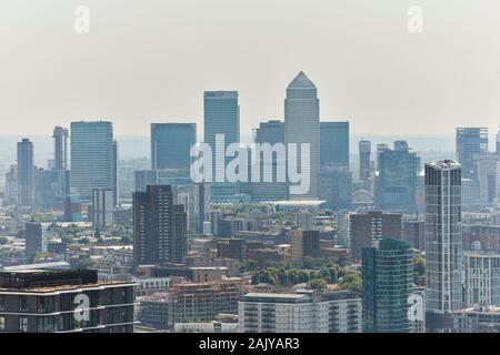 Blick vom Gebäude in Richtung Canary Wharf. Die Stratford, London, Vereinigtes Königreich. Architekt: Skidmore Owings & Merrill, Inc., 2019. Stockfoto