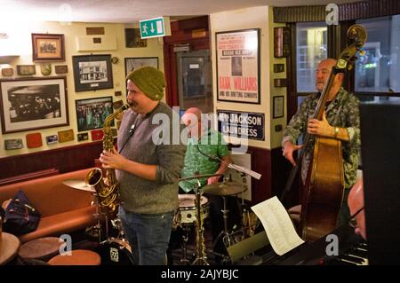 Live Jazz am Basketmakers Waffen in Brighton Stockfoto