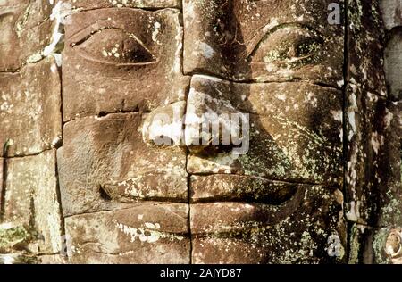 Bayon, faszinierende Gesichter nach unten schauen. Stockfoto