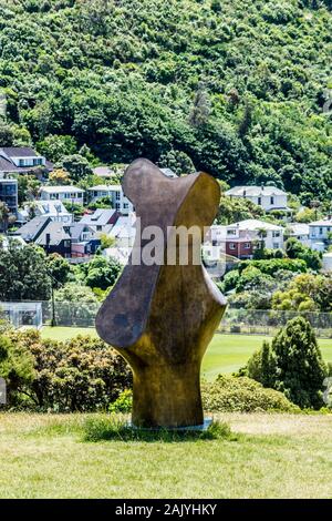 'Form' Bronze Skulptur von Henry Moore, 1985, Botanischer Garten, Wellington, Neuseeland Stockfoto