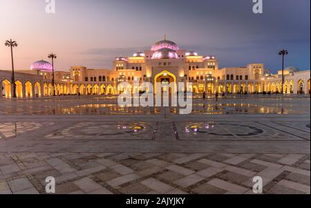 Abu Dhabi, Vereinigte Arabische Emirate: Der Hauptplatz von Qasr Al Watan (Palast der Nation), Presidential Palace in Abu Dhabi, Draußen, außen Stockfoto