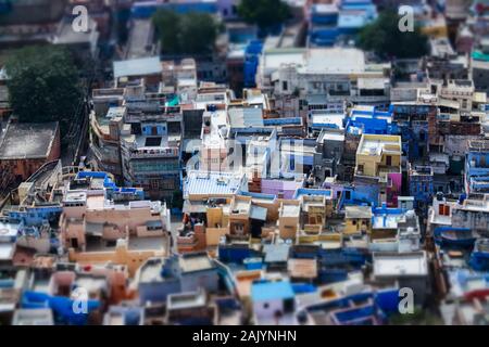 Tilt Shift Objektiv - Jodhpur (auch blaue Stadt) ist die zweitgrößte Stadt im indischen Bundesstaat Rajasthan und offiziell die zweite Metropole Stockfoto