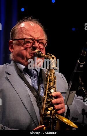 Alan Barnes spielt alto sax mit Alan Barnes Elf, Scarborough Jazz Festival 2019 Stockfoto