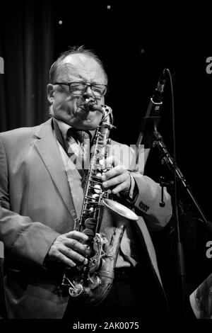 Alan Barnes spielt alto sax mit Alan Barnes Elf, Scarborough Jazz Festival 2019 Stockfoto