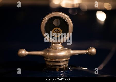 Ein Haubenschmuck im Studebaker National Museum in South Bend, Indiana, USA. Stockfoto