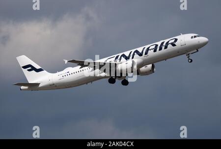 Budapest/Ungarn - 15. Mai 2018: Finnair Airbus A321 OH-LZB Passagierflugzeug Abfahrt und nehmen Sie am Flughafen Budapest Stockfoto