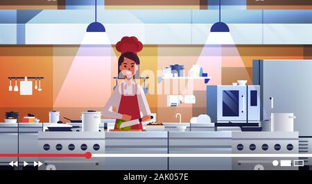 Essen blogger Aufnahme online video Köchin in Uniform Kochen in der Küche blogging Konzept Frau vlogger erklären, wie ein Gericht portrait horizontale Vektor Illustration zu kochen Stock Vektor