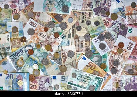 Geld Banknoten und Münzen aus vielen Ländern Stockfoto