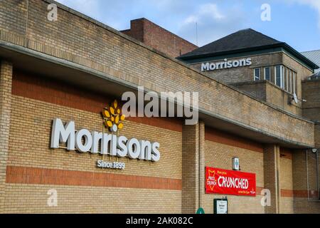 Eine Außenansicht von Morrison Supermarkt im Norden von London. Am Dienstag, den 7. Jan 2020, Wm Morrison Supermärkte wird sein Weihnachts Trading Statement lösen. Wm Morrison Supermärkte PLC ist eine der größten Ketten von Supermärkten im Vereinigten Königreich. Stockfoto