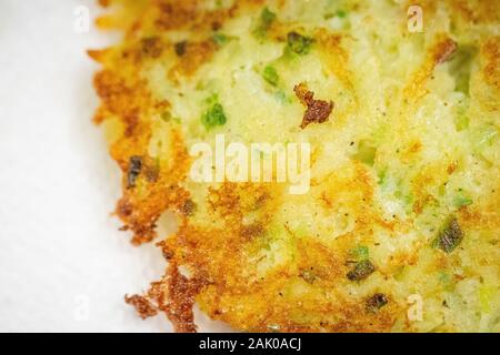 Nahaufnahme von traditionellen gebratenen Latke Stockfoto