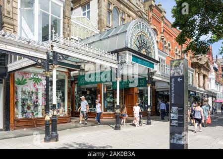 Eingang zu den Wanderer Einkaufspassage, Lord Street, Southport, Merseyside, England, Vereinigtes Königreich Stockfoto