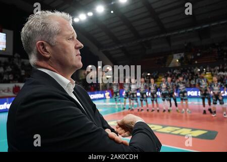 Perugia, Italien. 6 Jan, 2020. heynen Vital (Trainer Sir Sicherheit conad Perugia) während der Prüfung überein - Sir-Sicherheit Conad Perugia vs Skra Belchatow, Volleyball Test Match in Perugia, Italien, 06 Januar 2020 - LPS/Loris Cerquiglini Credit: Loris Cerquiglini/LPS/ZUMA Draht/Alamy leben Nachrichten Stockfoto