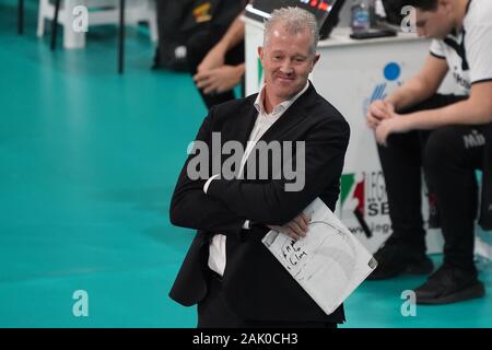 Perugia, Italien. 6 Jan, 2020. heynen Vital (Trainer Sir Sicherheit conad Perugia) während der Prüfung überein - Sir-Sicherheit Conad Perugia vs Skra Belchatow, Volleyball Test Match in Perugia, Italien, 06 Januar 2020 - LPS/Loris Cerquiglini Credit: Loris Cerquiglini/LPS/ZUMA Draht/Alamy leben Nachrichten Stockfoto