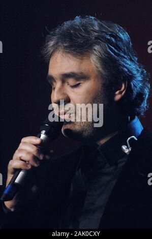 Mailand, Italien, 25. März 2007, Live Konzert der 25. Geburtstag von Radio Italia auf dem DatchForum Assago: Der Sänger Andrea Bocelli während der Show Stockfoto