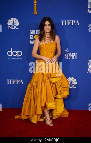Sandra Bullock wirft in der Presse während der 77. jährlichen Golden Globe Awards im Beverly Hilton Hotel am 05. Januar in Beverly Hills, Kalifornien 2020. (Foto von Jose Quintanilla/Sipa USA) Stockfoto