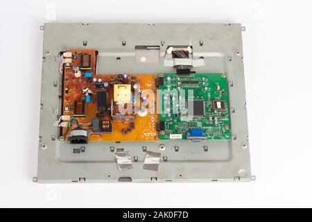 Zwei Leiterplatte des LCD-Monitors, orange mit Euro Stecker, grüne Board mit Chips und Sub-D-Stecker. Stockfoto