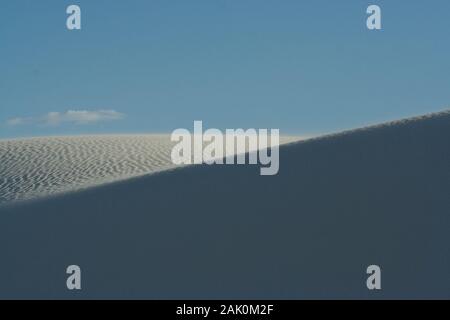 Glitzernden weißen Sanddünen im White Sands National Park in New Jersey sind vor allem aus dem mineral Gips. Stockfoto