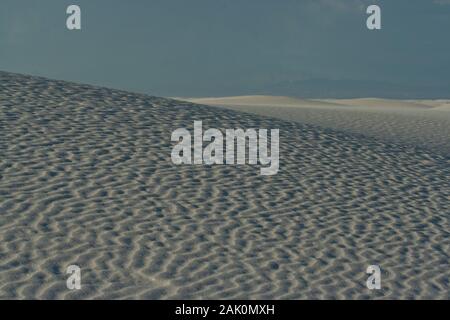 Glitzernden weißen Sanddünen im White Sands National Park in New Jersey sind vor allem aus dem mineral Gips. Stockfoto