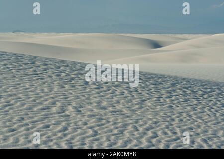 Glitzernden weißen Sanddünen im White Sands National Park in New Jersey sind vor allem aus dem mineral Gips. Stockfoto