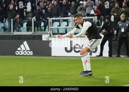 Torino, Italien. 06 Jan, 2020. 7 Cristiano Ronaldo (juventus) Glück während Juventus vs Cagliari, italienische Fußball Serie A Männer-WM in Turin, Italien, 06 Januar 2020 Credit: Unabhängige Fotoagentur/Alamy leben Nachrichten Stockfoto