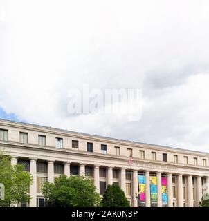 Washington DC, USA - 22. Juni 2019: Außenansicht des Präsidiums der Gravur und Druck Fassade Eingang mit cloudscape Himmel. Stockfoto