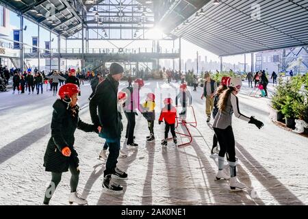 Die Werften Skate Plaza, untere Lonsdale, North Vancouver, British Columbia, Kanada Stockfoto