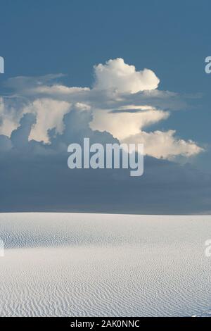 Glitzernden weißen Sanddünen im White Sands National Park in New Jersey sind vor allem aus dem mineral Gips. Stockfoto